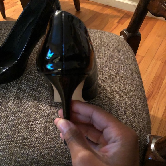 Glossy black Stilettos - Picture 3 of 7
